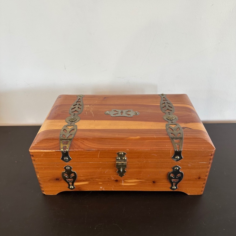 Vintage Cedar Wood Keepsake Box Brass Hardware Decorative Trinket Jewelry Chest